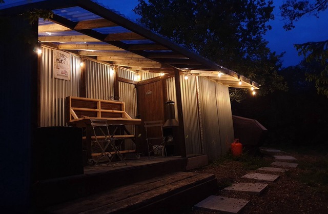 Blodwen the Retro Vintage Van: 80"Projector, OutdoorKitchen, PizzaOven,GasShower
