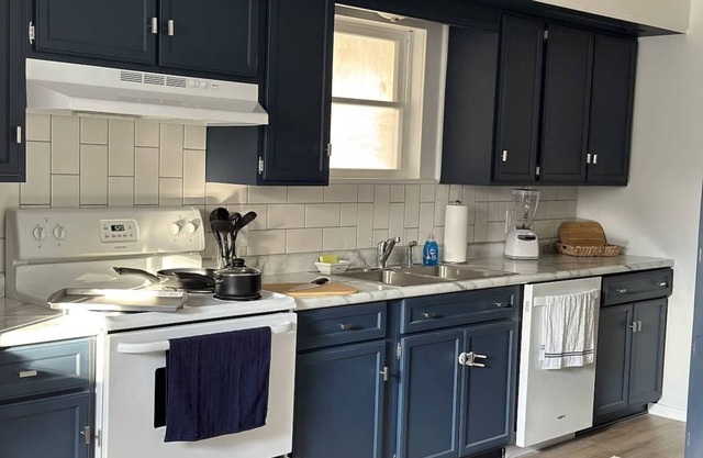 Bloomington - 2 Master Suites - Great Location!
