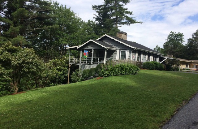 Blowing Rock Cottage within walking distance to downtown