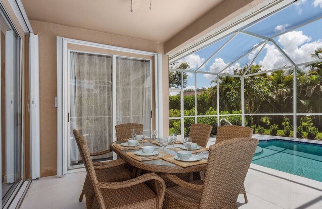 Blue Bayou Oasis * Luxury Pool home & Sunshine!