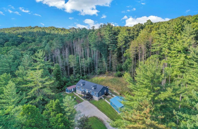Blue Bell Cottage - A Hillside Retreat