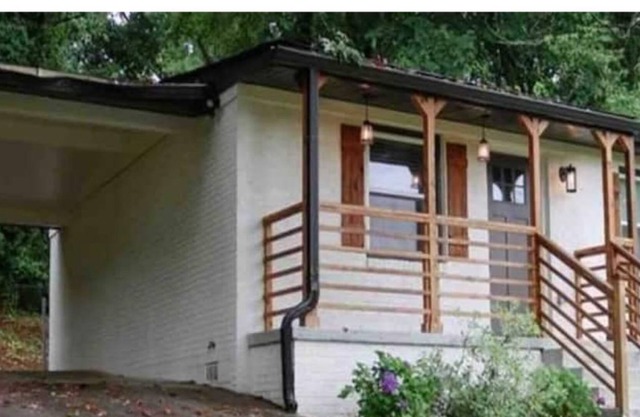 Blue Bungalow near Atlanta Airport