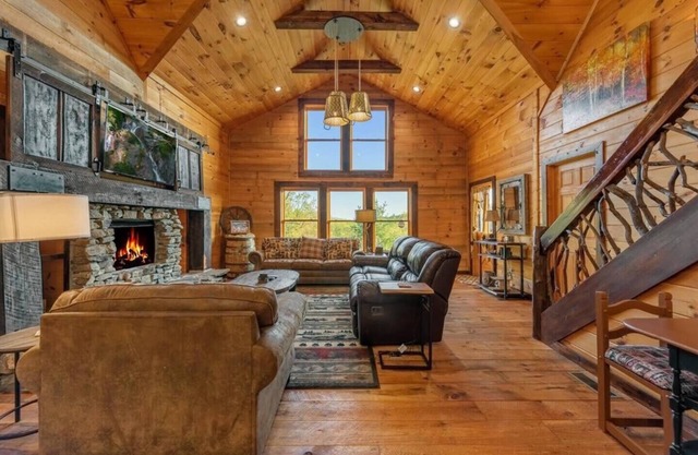 *Blue Fox Den*Retreat~Golf~Views~Arcade~HotTub
