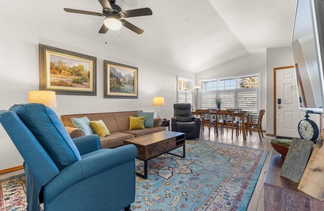 Blue Grass Bungalow: Pet-Friendly CDA Retreat with Backyard & BBQ, Near Hiking, Dining & Downtown!