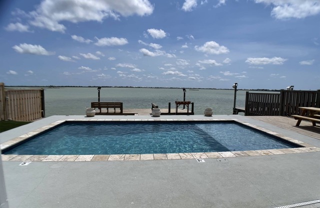 Blue Haven - Waterfront Home Heated Pool & Private Fishing Pier