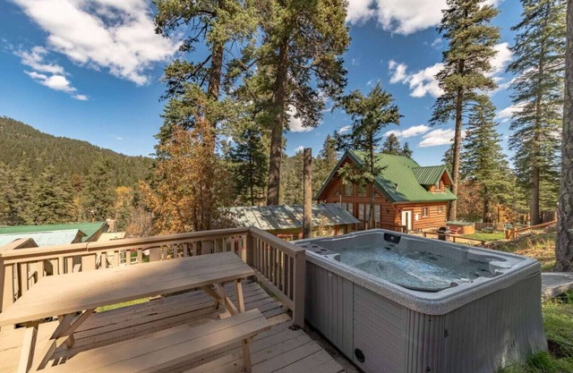 Blue Jay: Cute, Rustic 2 Bedroom in the Upper Canyon!