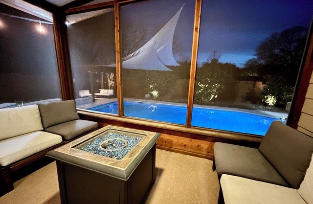 Blue Lagoon: 5 BR- Large Pool- Screened Porch- Location - Monthly Rental