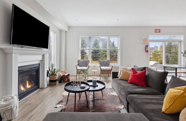 Blue Mountain Retreat w/Pool + Village Shuttle