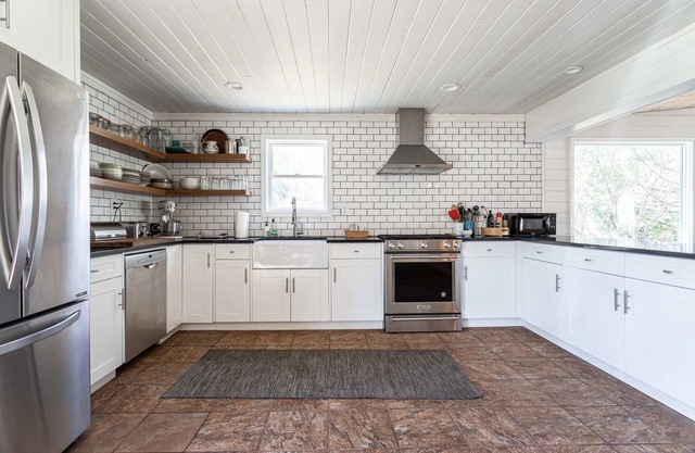 Blue Mountain Cabin - Saugerties Gem with Hot Tub