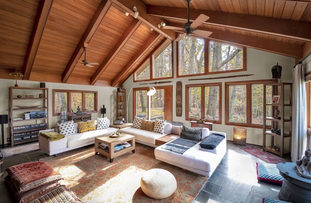 Blue Mountain Haven: 5 BR Hilltop Country Retreat