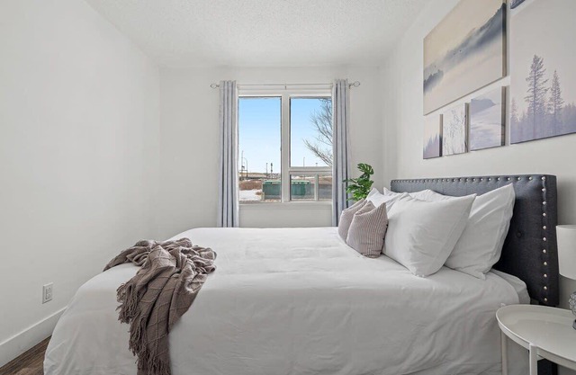 Blue Raptor | Family-Friendly 3BR + Private Yard!