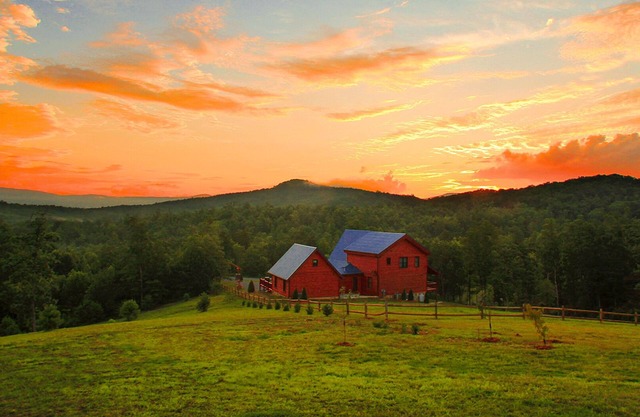 Blue Ridge Mountain View Huge Log Cabin sleeps 18. Outdoor living & Game Room