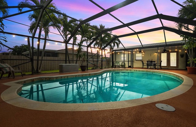 Blue Skies Bungalow w/Heated Pool