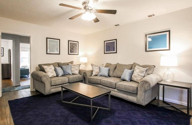 Blue-themed Duplex, Quick Drive to Downtown+Pets