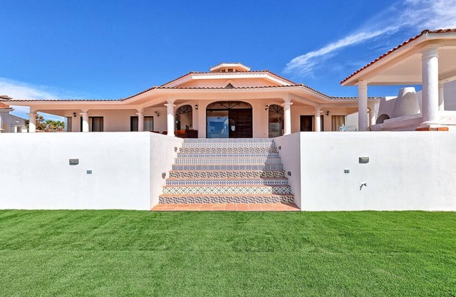 Blue Water Beach House 5BR Beachfront