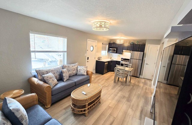 Blue Wave Suites: Make Waves in Clearwater Beach