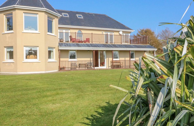 BLUEBELL HOUSE AND GARDENS, pet friendly in Ballydehob, County Cork