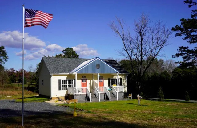 Bluebird Cottage A: Near Charlottesville, Wineries: Firepit, Patio, Dogs OK