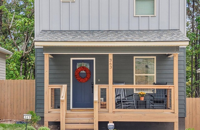 Bluebird Cottage | Cozy home CLOSE to downtown!