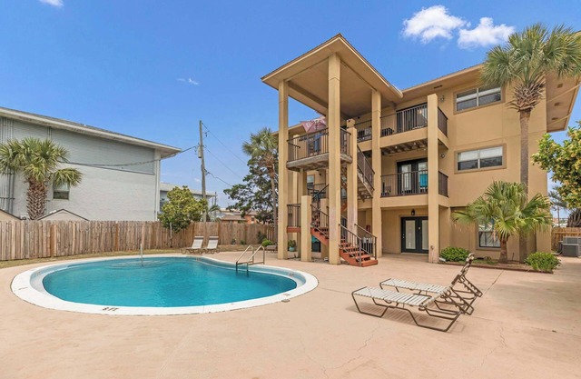 Bluefish: Pool, 3min Walk to Beach and Restaurants