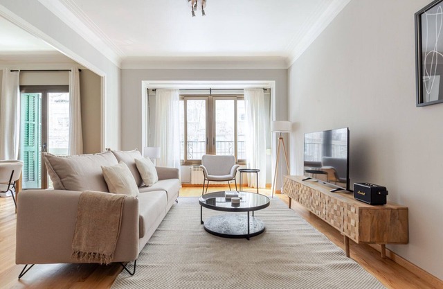 Blueground | Galvany, doorman, AC, near park