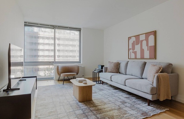 Blueground | Long Island City 2bd apartment