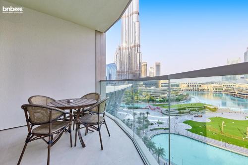 bnbme - Luxury Downtown Dubai Apt Burj Khalifa Fountain Views Pool Gym Parking