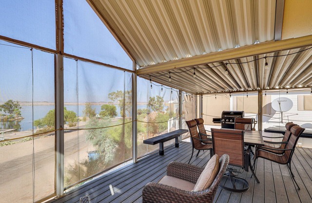 Boat Launch + Mountain Views: Lake Havasu Cabin