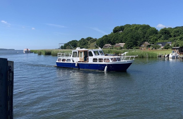 Boat 'Motorschiff Dorina' with Sea View, Private Terrace and Wi-Fi