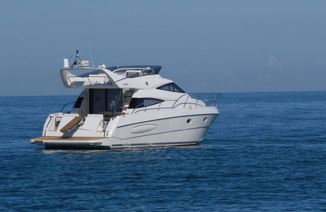 Boat "Yacht Raffaelli 54 Fly Bridge" with Private Terrace, Shared Terrace & Wi-Fi