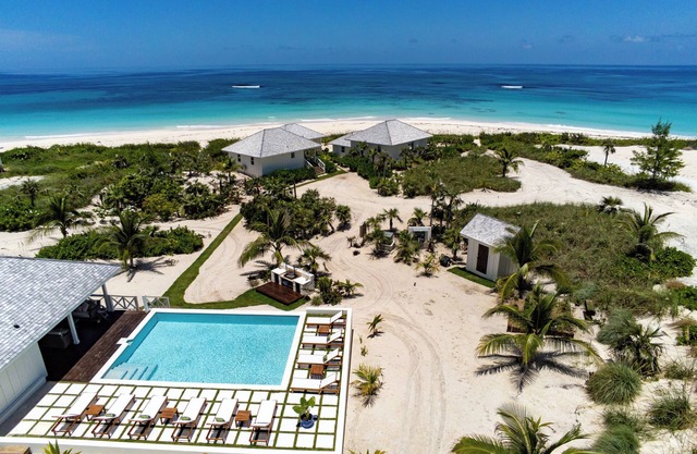 Bohemia - Luxury Beachfront Estate w/Heated Pool, Pink-Sand Beach, Full Bar