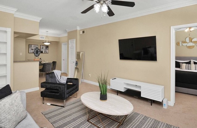 Boho Atmosphere Lux - 10 Mins away from Galleria!