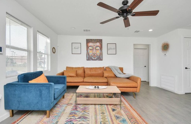 Boho By The Beach Sleeps 4 Near UMTB Wifi Parking