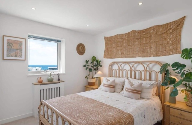 Boho-Chic Apartment w/Sea Views & Parking