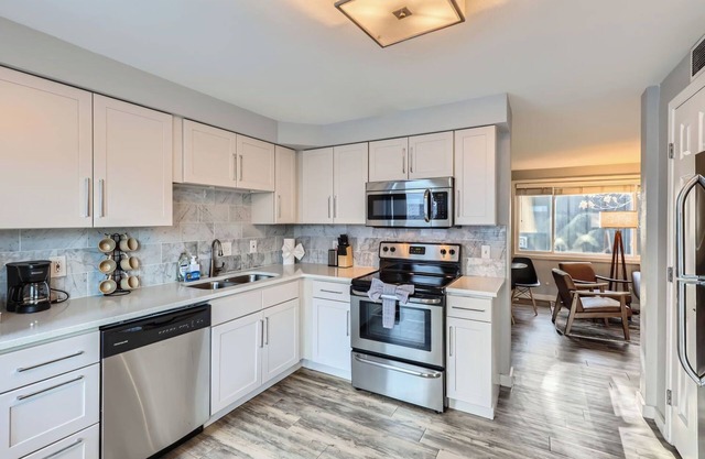 Boho-Chic Condo in Five Points Denver with Wifi, AC & Parking!