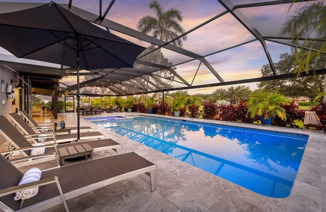 Boho Chic Estate-40Ft Pool/Spa-Coolest House in Naples!