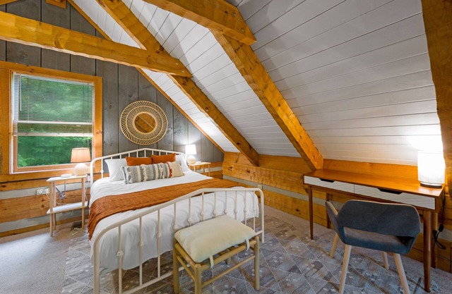 Boho Chic Log Cabin FOX AT BLUFF CREEK