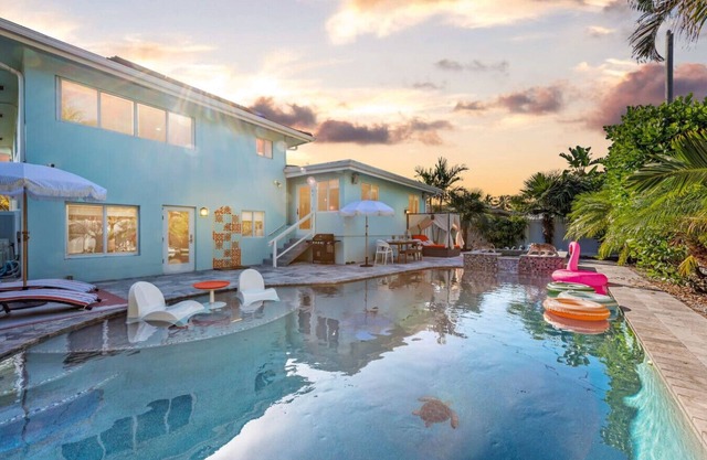 Boho Chic Villa I Pool & Spa I Game room Retreat and Private Cinema I EV charger