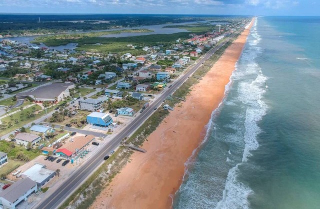 Bombora Suites | Pelican & Flamingo Escape | Steps to The Beach & Restaurants