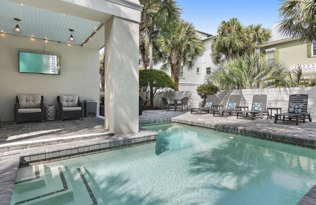 Book a Fall Stay Today! Beach Community! Private Pool! 5 Adult Bikes!