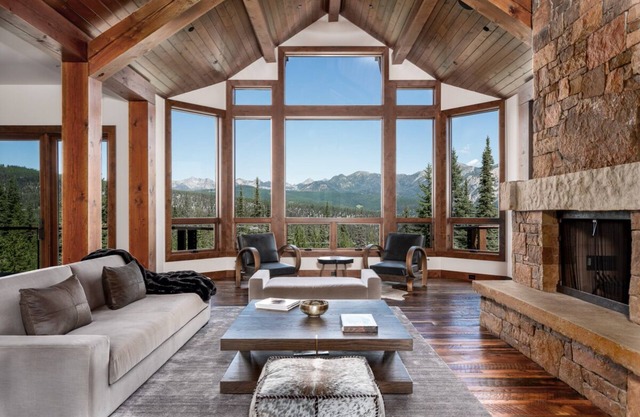 Book a Summer Getaway Today! Luxurious Estate Home Comfortably Sleeps Up to 12 Guests