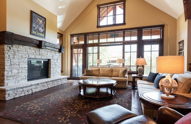 Book a Winter Stay! Ski Cottage! Private Hot Tub! 5 Minutes to Main Street!