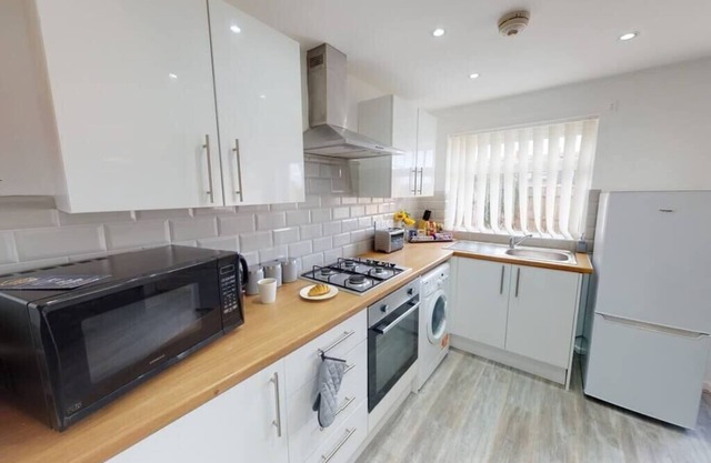 Book Direct 10% Off > Flexley House 4 Br Workstays
