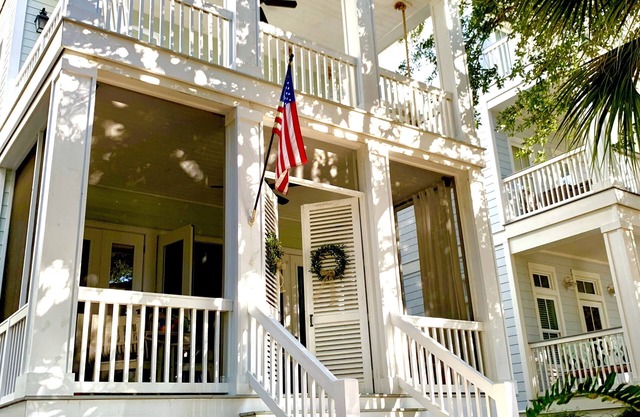 Book for Fall! - Luxurious 4bd Home - Quiet Beach, beach service - Huge Porches