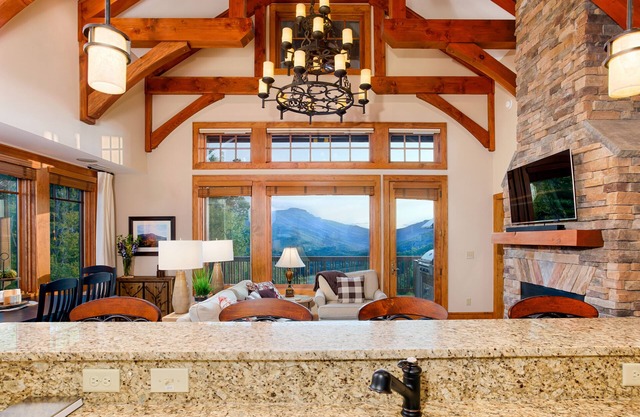 Book for Summer Now - Breathtaking View - Fabulous & Well-Stocked Kitchen