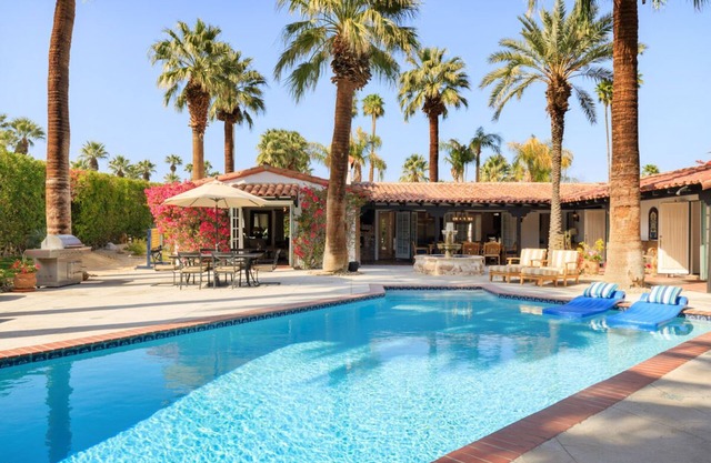 Book Today for a Fall Getaway! A Chic Downtown Home with Private Pool and Hot Tub!