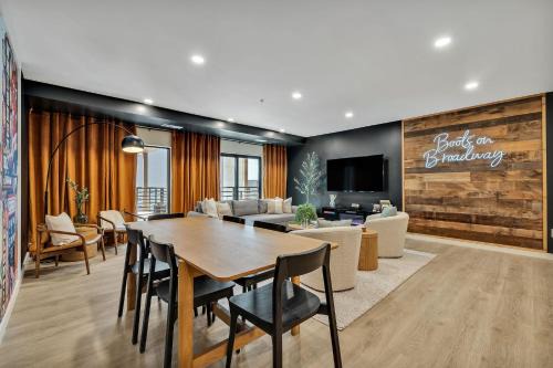 Boots on Broadway in Downtown Nashville with Parking, Pool, Gym