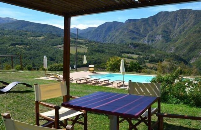 BORGO PIANELLO HOLIDAY HOMES & WINERY