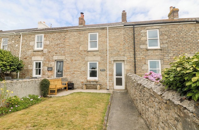 BOSLOW, family friendly, with open fire in St Just