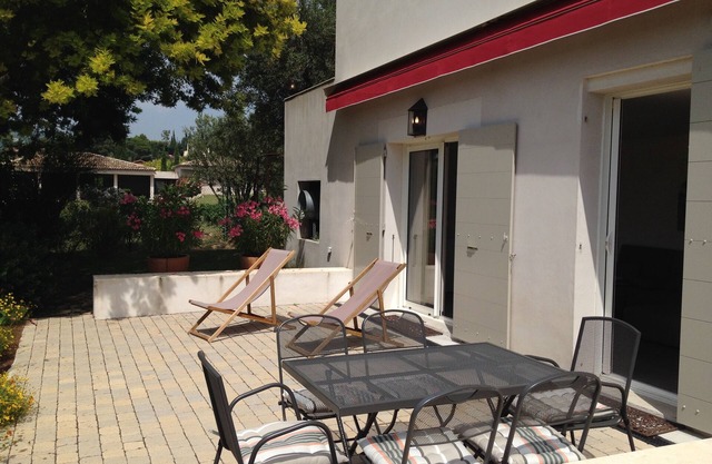 Bottom of independent 60m2 villa, 2 bedrooms, large terrace and golf ball